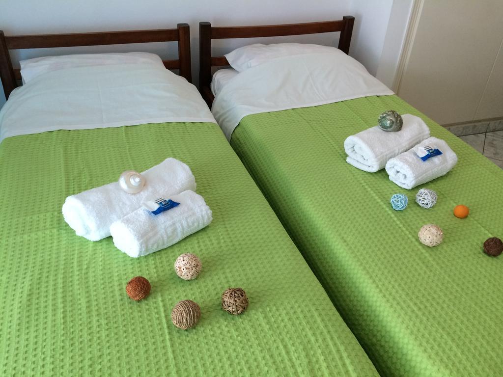 Paros Rooms Dora Quarto foto